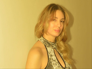 Alter: 18 / Steinbock - Alter: 168 / schlank - Geschlecht: weiblich - Ausrichtung: bisexuell - Haare: blond / lang - Piercing: keins - bewebmaster-Alter: C - Hautfarbe: weiss - Augen: blau - Rasur: teilrasiert